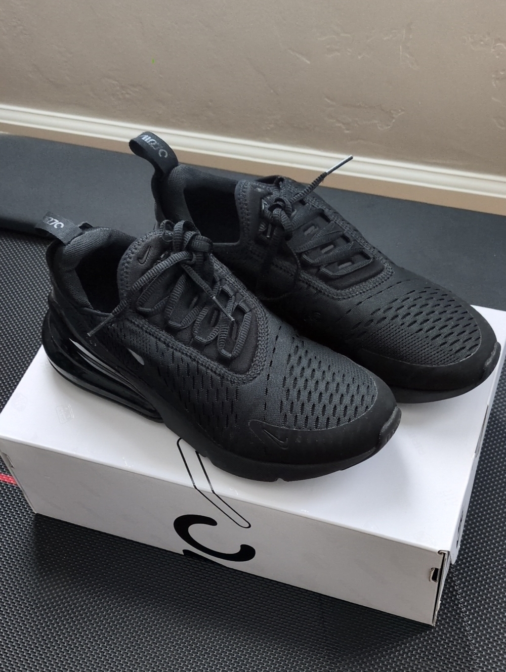 Nike Air270 Black 8.5 Women's Sneaker